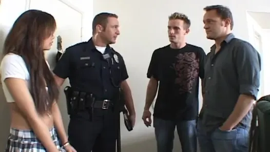 Annie: Arkadaşlar için polislere sahip olmak öder