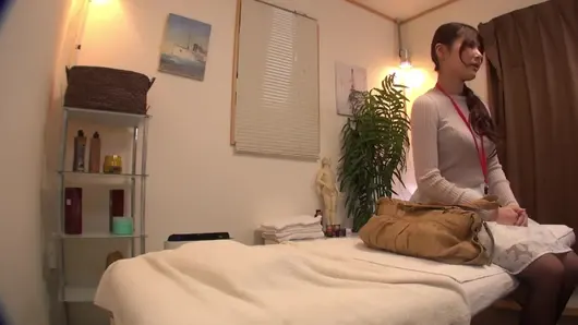 Ofis hanımının terapist masajıyla fışkırtması bölüm 3