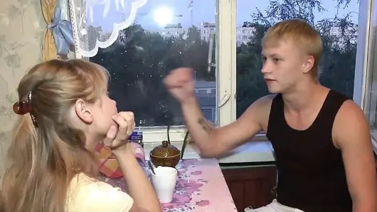 18 Videoz – Kovuldunuz mu? Sevgilini sat ve yiyecek al!