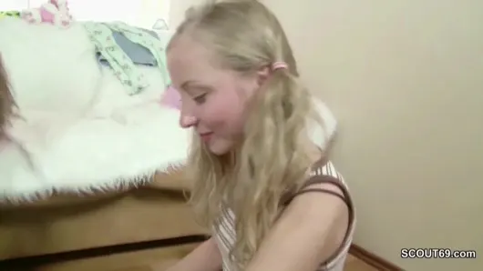 18 yaşındaki minyon gençler ilk kez lezbiyen seks