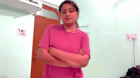 Ablam kızdı, tek kişilik yatağı paylaştık, tam gece tam Hintçe ses