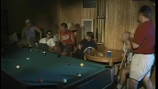 Adam en iyi arkadaşının kız kardeşinin külotunu çalıyor ve sonra onu sikiyor