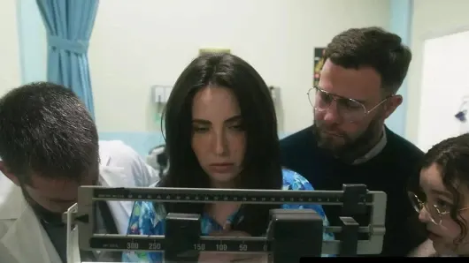 Adult time – hamile ve döle aç Casey Calvert doktorlar tarafından yumruklanıyor ve dölleniyor – bölüm2