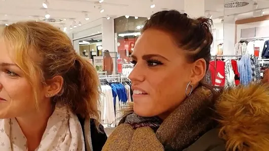 Alman kamu skandalı – ffm 3some soyunma odasında iki kirli kızla