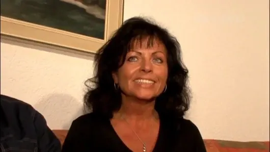 Alman milf kahrolası ile bir horoz içinde ona kedi ve bir içinde ona boğaz sırasında the üçlü