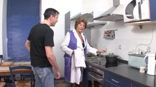 Alman nineler ve genç oymacı