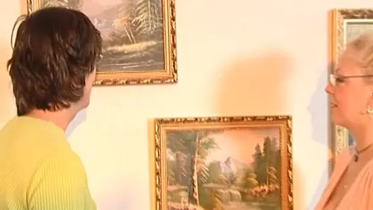 Ateşli anne ve utangaç genç kızla üçlü göt sikişi