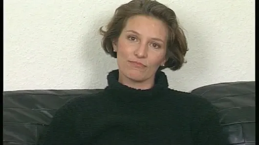 Auf der Pornocouch erst mal richtig gefickt