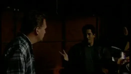 Azgın amca genç kızıl saçlı dükkanda amını okşuyor