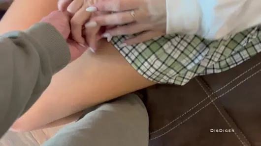 Bir arkadaşıyla iki güzel aldı ve onları sert becerdin. sürüm 1