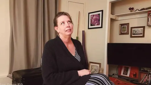 Bir papazın olgun karısı, kocasının sürülerinin genç ve yeni evli bir üyesini baştan çıkarıyor. Papazın karısı.