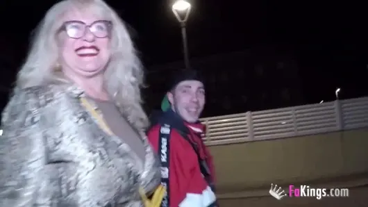 Çok ateşli büyükanne. fina geri döndü ve daha fazla erkek sikmek istiyor