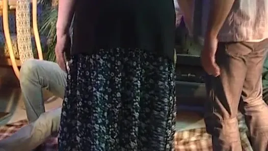 Çok yaşlı nine yüzündeki boşalmayı bilmiyordu