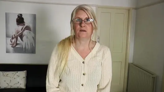 Dindar üvey anne yarağa aç sürtük haline dönüşüyor