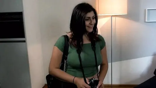 Doğal memeli Alman 18 yaşındaki genç kız – sokak flörtü ve tavlama