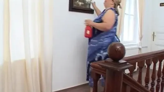 Ekstra şişman iri güzel kadın hayatının döl yükünü alıyor!