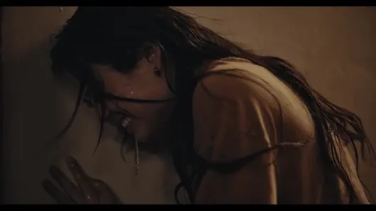 Ele geçirilmiş lezbiyen seksin en iyileri – uzaylı parazit kızları çıldırtıyor