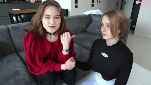 En derin boğazım döl ve tükürükle dolup taşıyor! Genç polly genç sakso çekiyor!