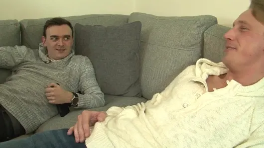 En iyi arkadaşımın annesi benim büyük aletimi görünce şok oldu – İngiliz sikişi