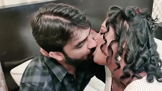 Eskort servisi – kız telefonda mevcuttur