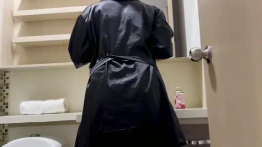 Ev hanımı celeste alba evine giren maskeli tarafından sikiliyor