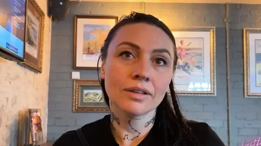 Ev yapımı sidikli sürtük eski sevgilim tarafından baştan çıkarılıyor