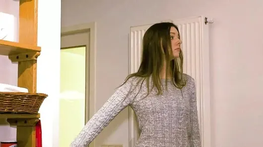 genç kız vs yaşlı adam – sıska genç büyük yüz alıyor