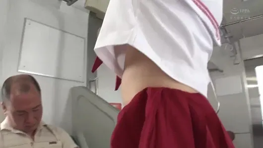 Genç kızın ilk tren seksi