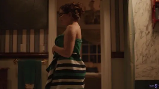 Genç kızlar azgın zombiye dönüşüyor ve vahşi lezbiyen seks yapıyor