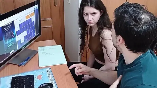 Genç öğrenci şantaj, pov oral seks, ağzına boşalmak, yutmak.