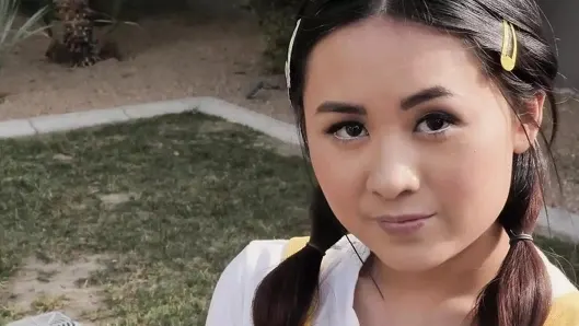 Genç prenses ella voneva Asyalı amcığını Diamond Banks’in büyük takma yarağıyla siktiriyor – littleasians ffm üçlü seks