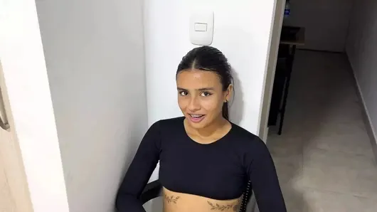 Hillarytaylor lezzetli bir gırtlağına sahip ve promosyonu hak etti