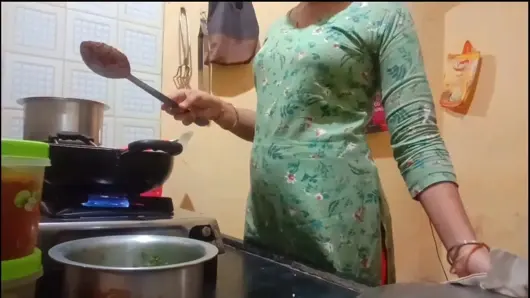 Hint sıcak eş var becerdin sürecook içinde mutfak