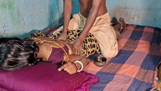 Hizmetçim masaj bahanesiyle beni sikiyor