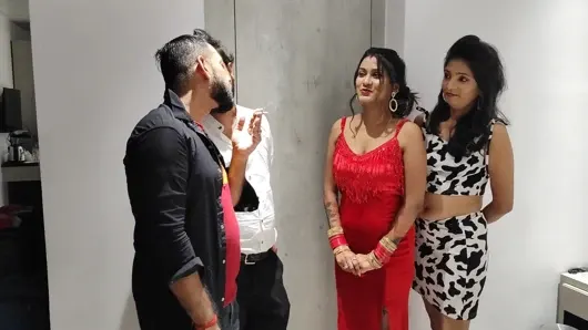 İki çift dörtlü seks yaptı ve harika bir eş değiştirme seansı yaptı