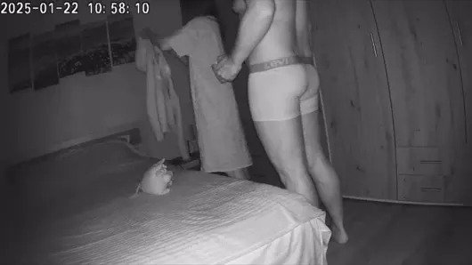 Kadın kocasını aldatıyor