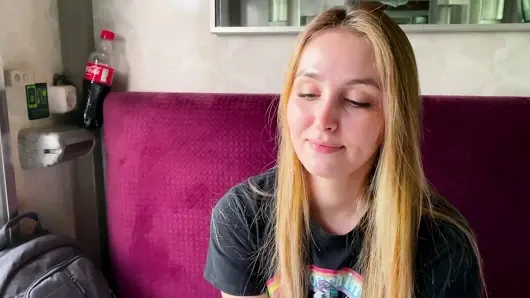 Kocası artık bir boynuzlu. evli bir güzeli aldı ve onu trende siktim