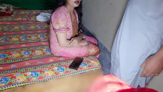 Makan malik ne jabardasti chudai ki, evin sahibi kiracı kadını sikiyor