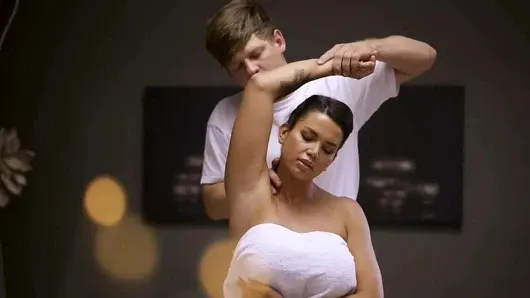 Masaj odaları büyük memeler euro esmer chloe lamour içinde yağlı