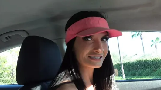 Milftrip – boşanmış busty milf silvia saige kendi kedi sularını yalıyor