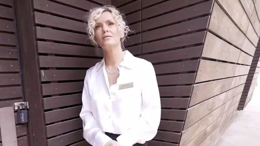 Minnettar İngiliz orta yaşlı seksi kadın pis Frankie külotunu düşürüyor için kredi kartı alıyor – shag street