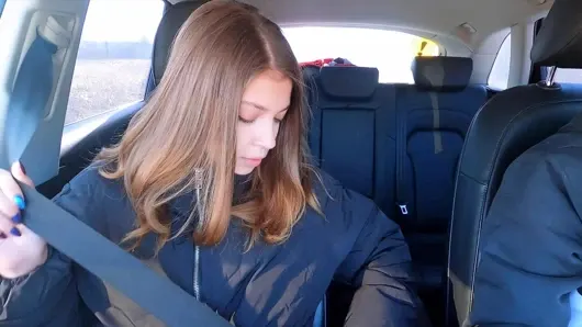 Naif otostopçu kız bedavaya bineceğini düşündü