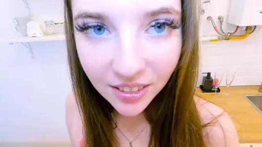 Neden üvey kız kardeşine öyle bakıyorsun? – Vika Lita ve MichaelFrostPro’dan aile fantezileri