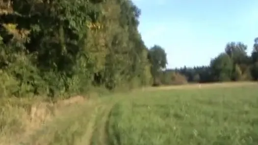 Neuer Freund fickt sie unter freiem Himmel und im Hochsitz