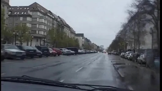 Notgeile Studentin macht es mit 2 Fremden Maennern