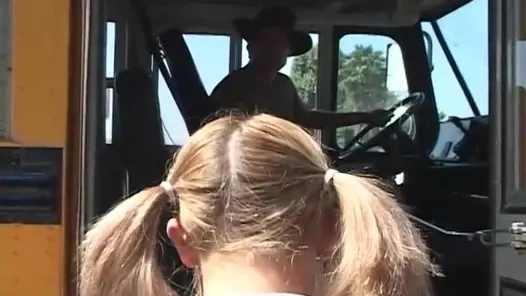 Okula giden otobüs günah ve orgazm yerine dönüşüyor !!! –