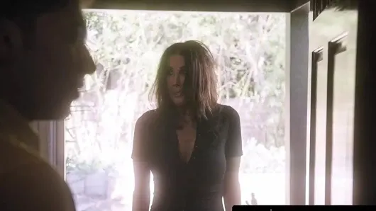 Saf tabu Reagan Foxx’un doppelganger Shay Sights onu buldu ve üvey ailesini mahvetmeye hazır