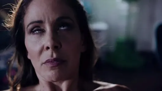 Saf tabu seksi kız kederli dul kadınla sikişiyor