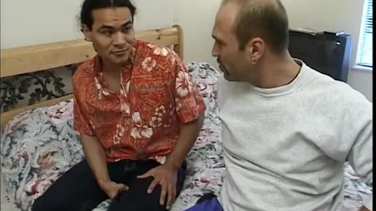 Şaşırtıcı esmer ve züppe baştan başka bir adam içine biseksüel üçlü