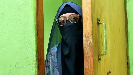 Seksi bir bayan bana bağış istemeye geldiğinde